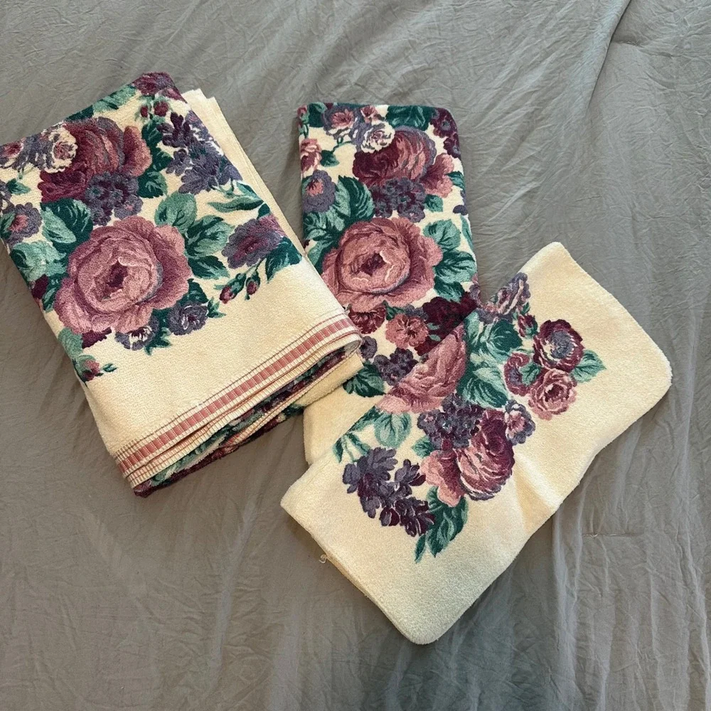 Vtg JCPenney Classic Traditions Tara Mulberry Floral 3pc Towel Set Cotton NWT